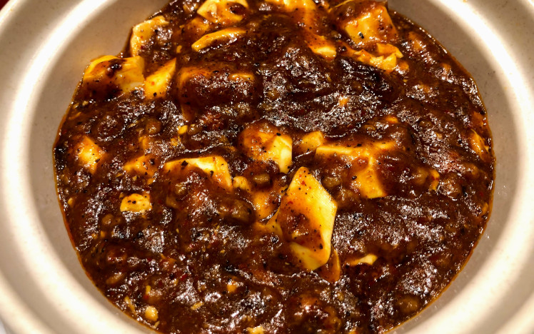 花椒と自家製ラー油の赤麻婆豆腐